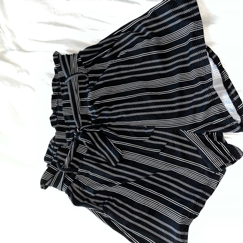Black and white shorts with tie